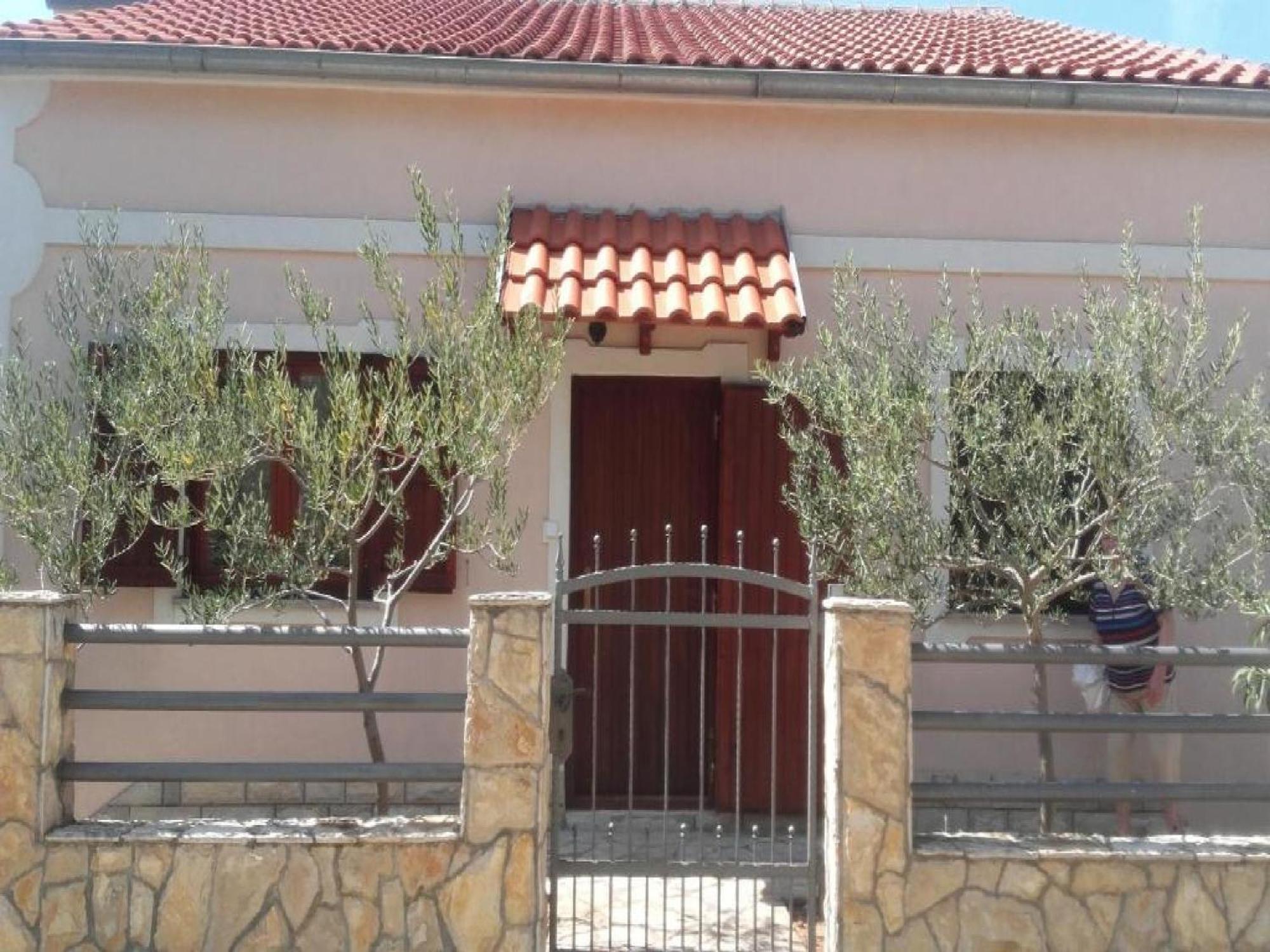 Apartments Smilje I Maslina Gornji Karin Rom bilde